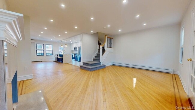 Building Photo - 88-37 62nd Dr