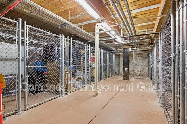Building Photo - 220 W Jackson Ave