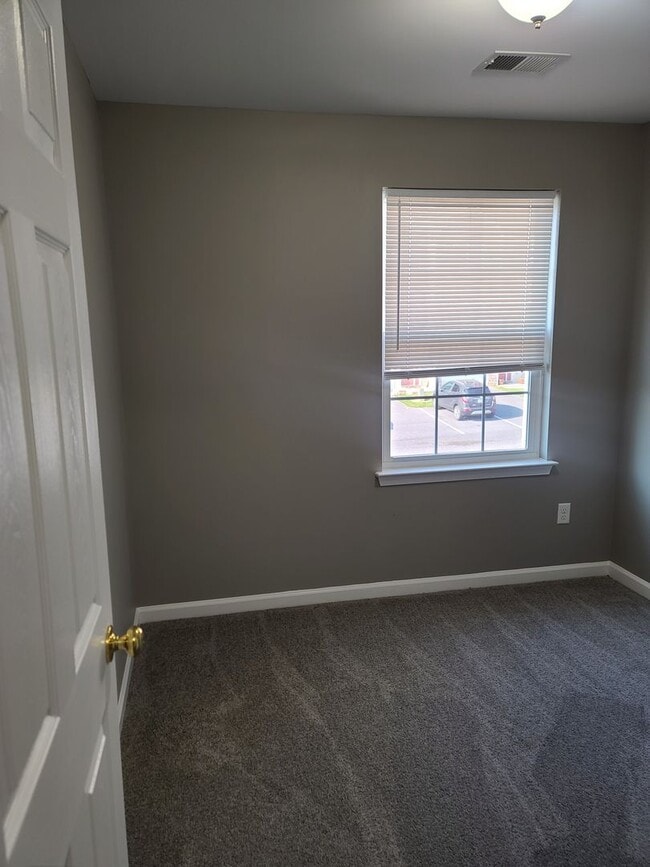 Building Photo - 3 Bedroom 2 1/2 bath Townhome for Rent in Waynesboro