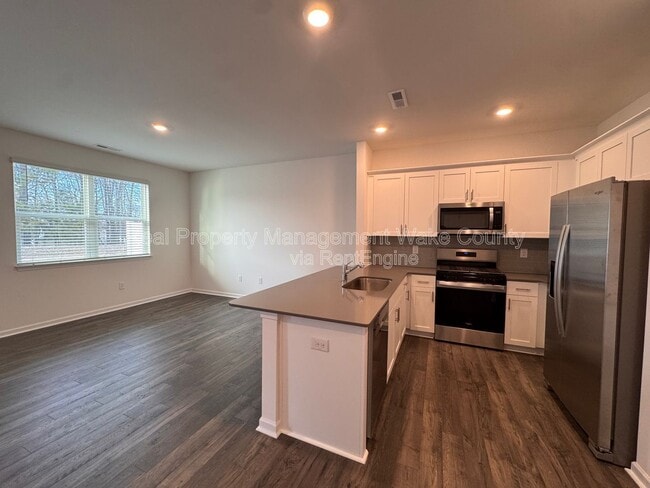 Building Photo - 407 Belgian Red Wy