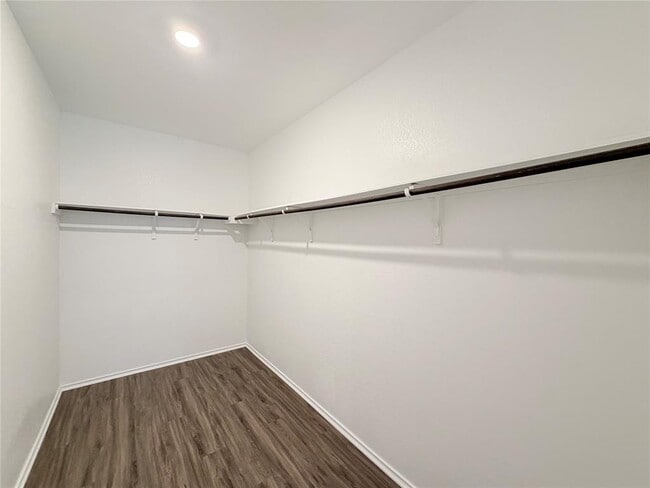 Building Photo - 928 Legends Ln