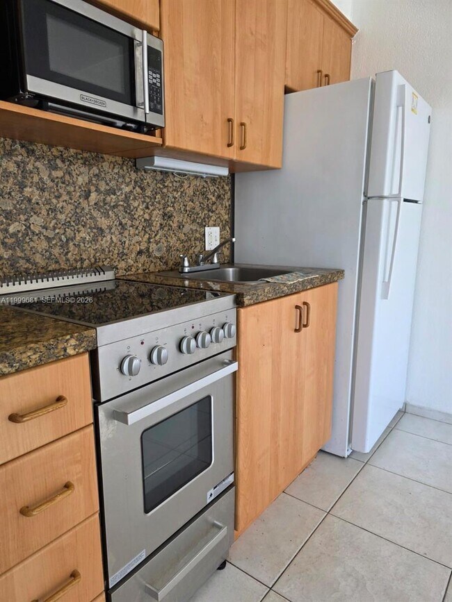 Building Photo - 16450 NW 2nd Ave