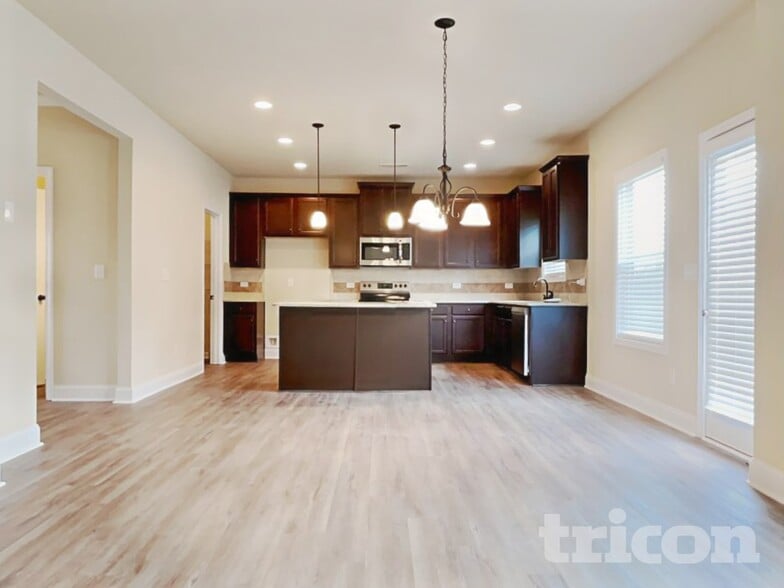 Building Photo - 121 Kennelsman Dr