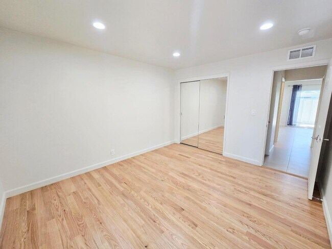 Building Photo - 10218 E Pk Cir