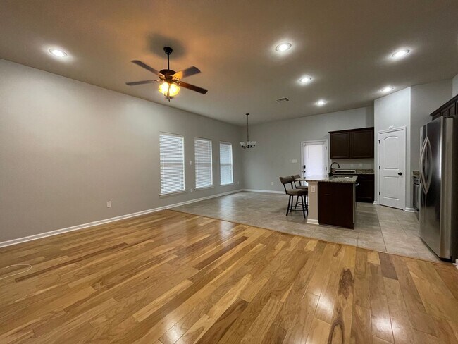 Building Photo - Berkshire Beauty