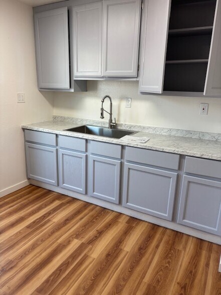 Building Photo - 1065 Davis Ave