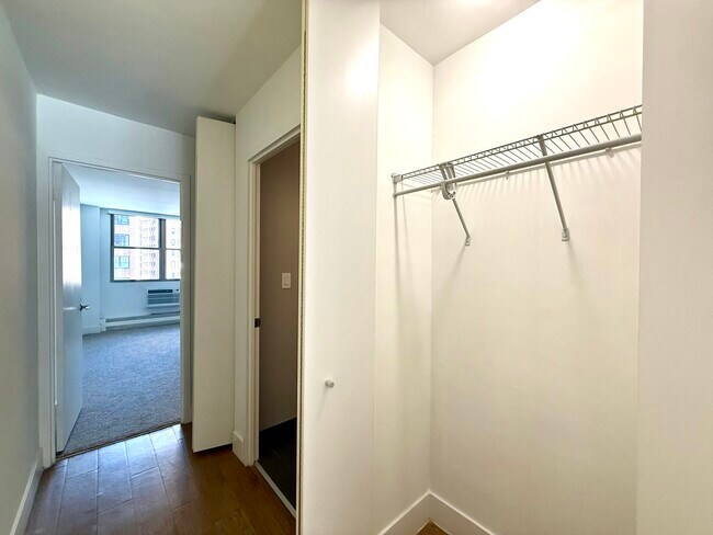 Building Photo - 420 W Belmont Ave