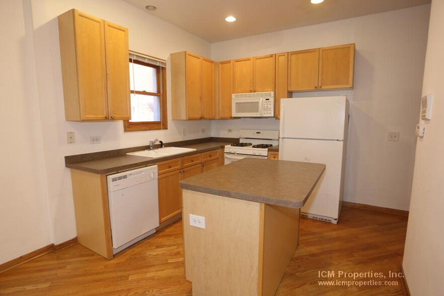 Building Photo - 2653 N Wayne Ave
