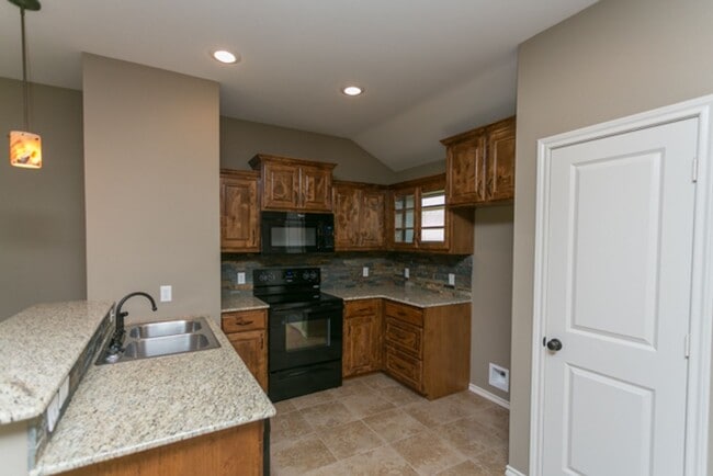 Building Photo - COMING SOON MARCH 2026!!!  NICEST IN LINDALE Single Family Home- Nearly New-Lindale ISD - 3 Bedro...