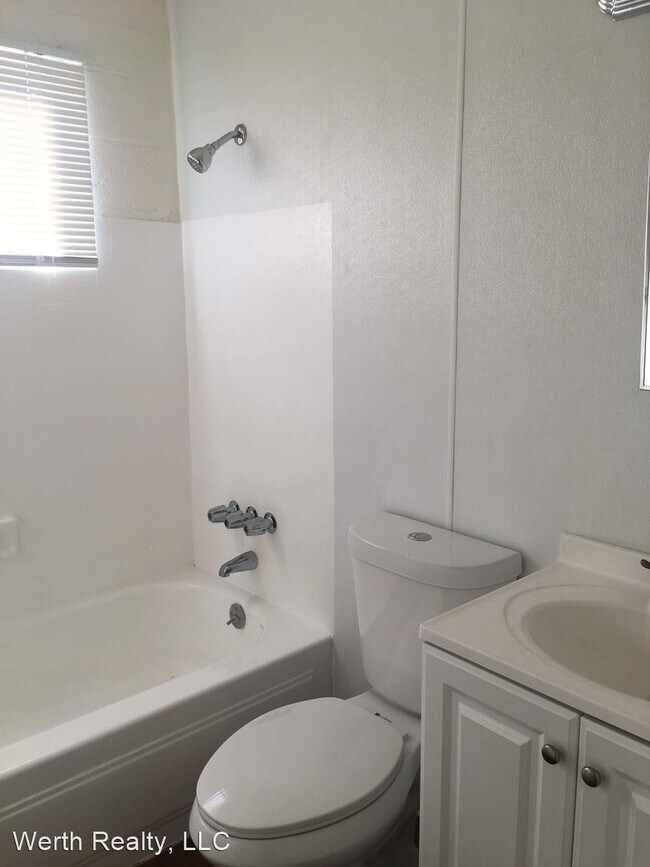 Building Photo - 5770 E 10th St