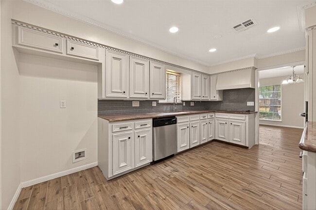 Building Photo - 422 Willow Vista Dr