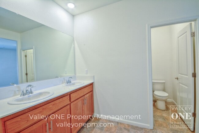 Building Photo - 933 Tipton Ln