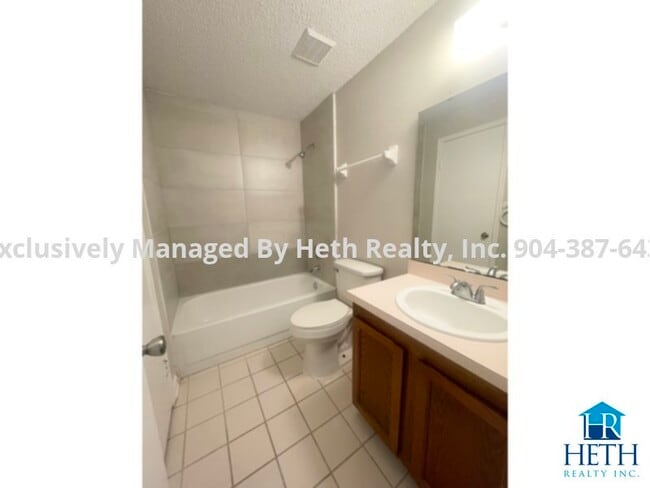 Building Photo - 3 Bedroom home ready for move in