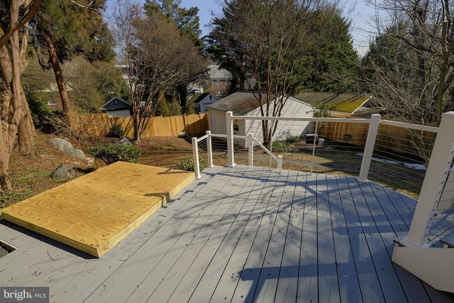 Building Photo - 5717 Chevy Chase Pkwy NW