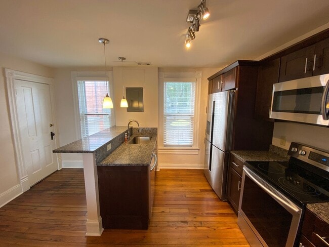 Building Photo - Kerr St 694-696 GW2