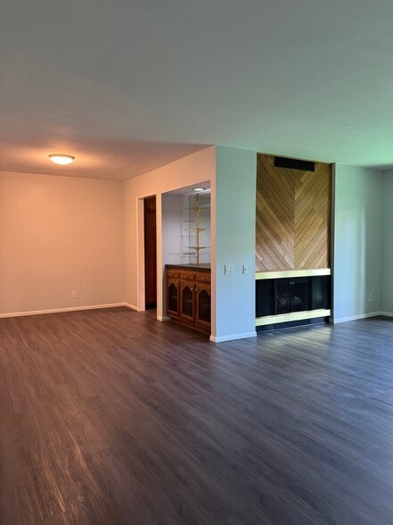 Building Photo - 31505 Lindero Canyon Rd