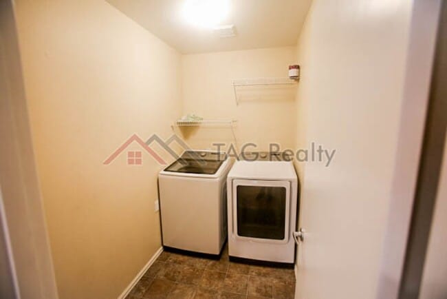 Building Photo - Charming 2 Bed 2 Bath Condo in Redmond