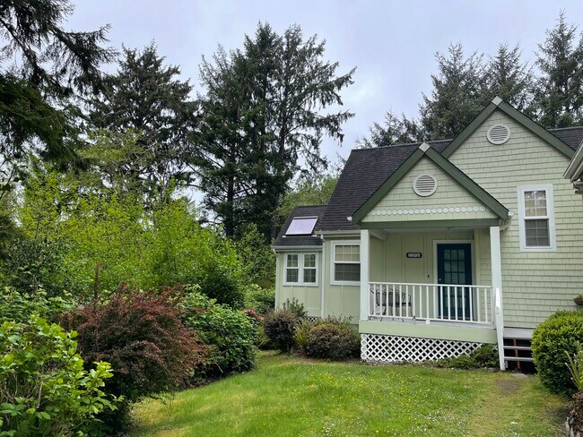 Building Photo - 596 Antler Rd