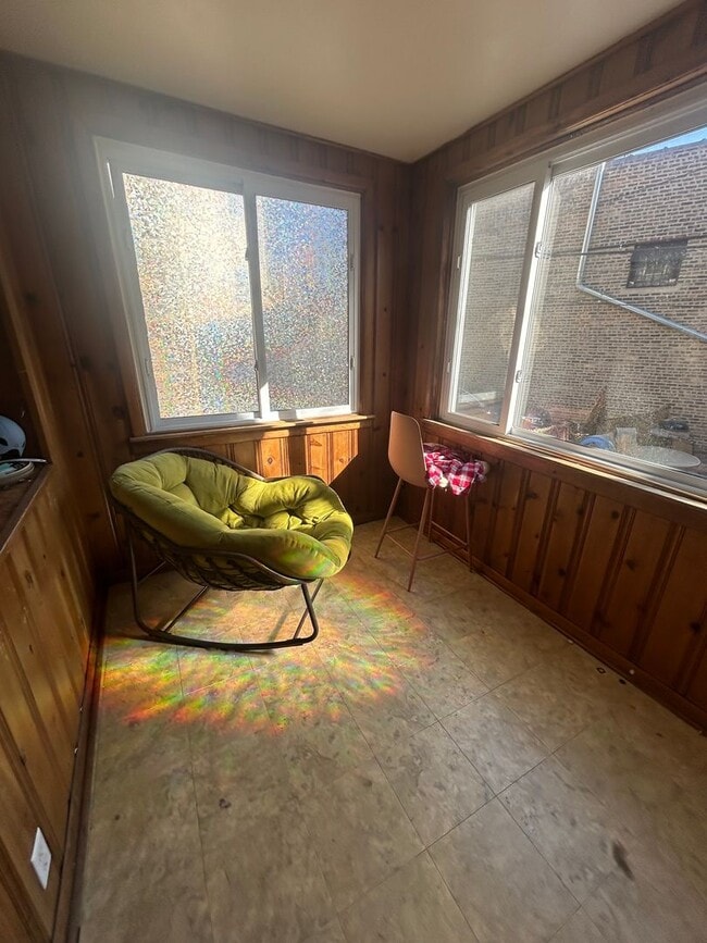 Building Photo - 1929 W Larchmont Ave