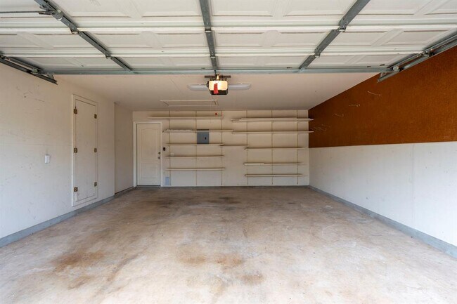 Building Photo - 7172 Ridge Oak Rd
