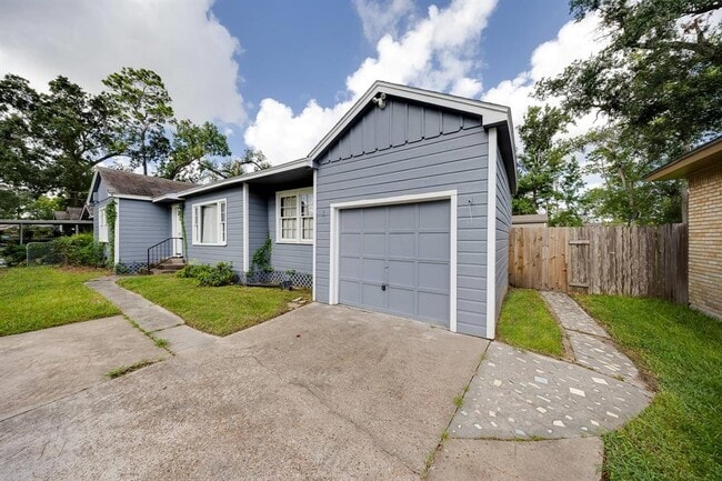 Building Photo - 5233 Brinkman St