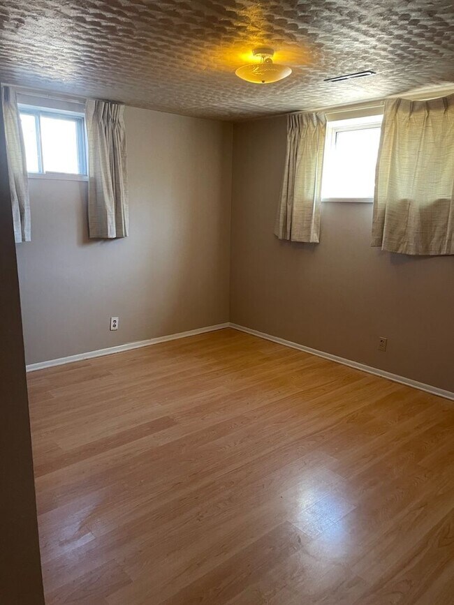 Building Photo - Spacious 4BR House in Fairview Heights