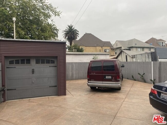 Building Photo - 1408 S Burlington Ave