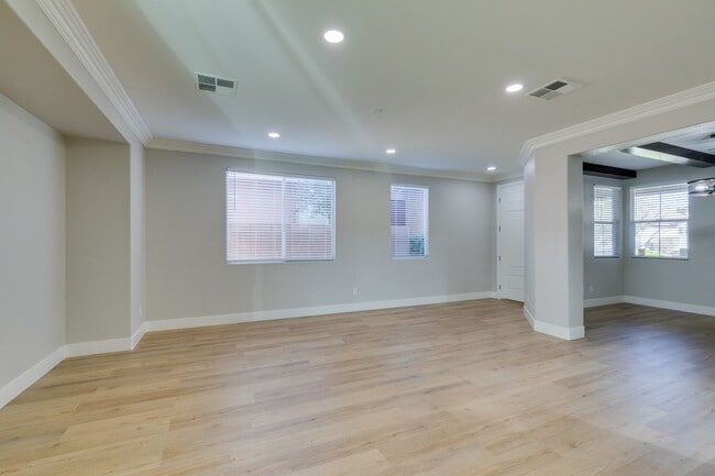Building Photo - BEAUTIFUL SUMMERLIN 3 BEDROOM UPGRADED!!