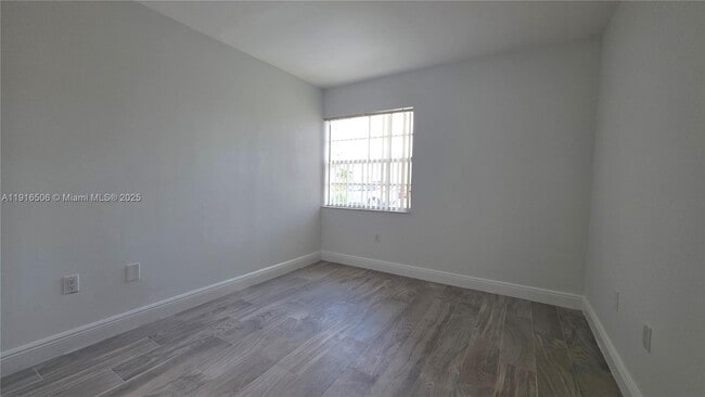 Building Photo - 9818 SW 146th Ct