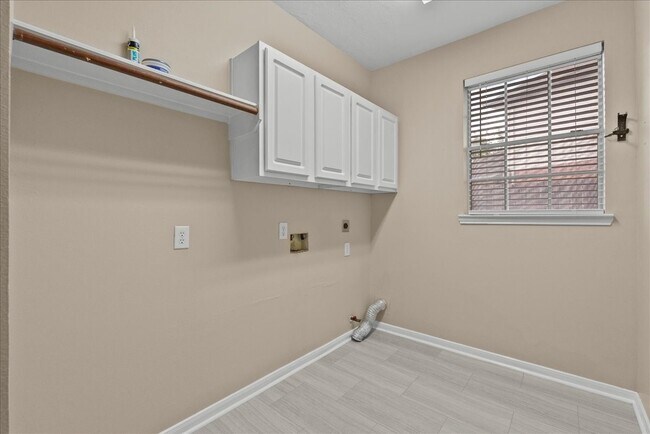 Building Photo - 2758 Laguna Pointe Dr