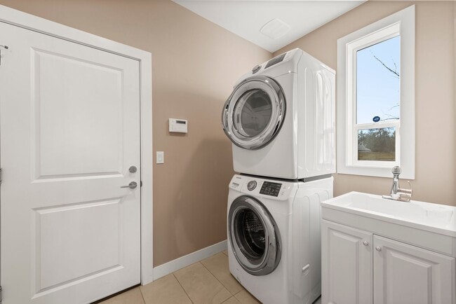 Building Photo - Amazing 4 beds/ 2.5 baths house in North Benson Hill/Renton.