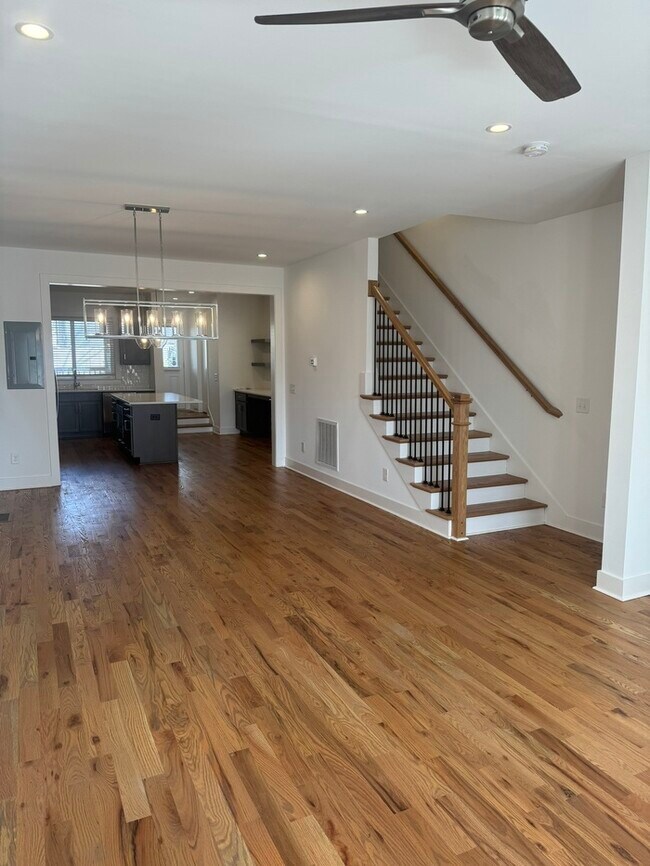 Building Photo - 1822 16th Ave N