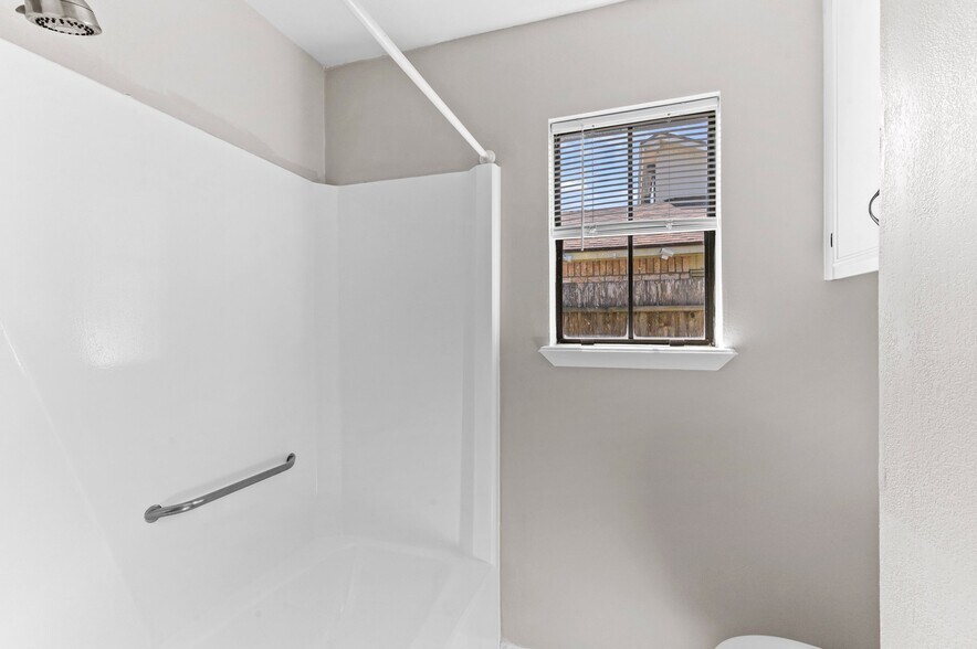 Building Photo - 7018 Taos Dr