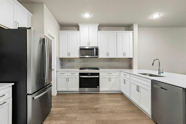 Building Photo - 2807 Woodland Ct