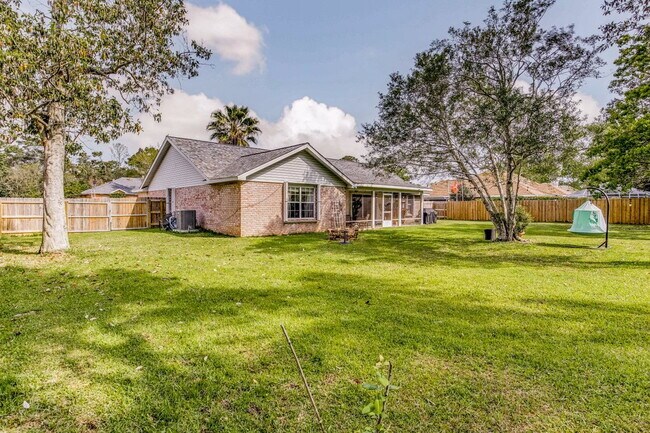 Building Photo - Available first week of May!