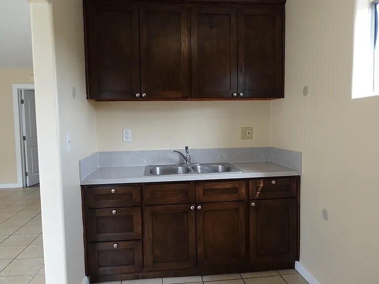 Building Photo - 2227 Clyde Ave