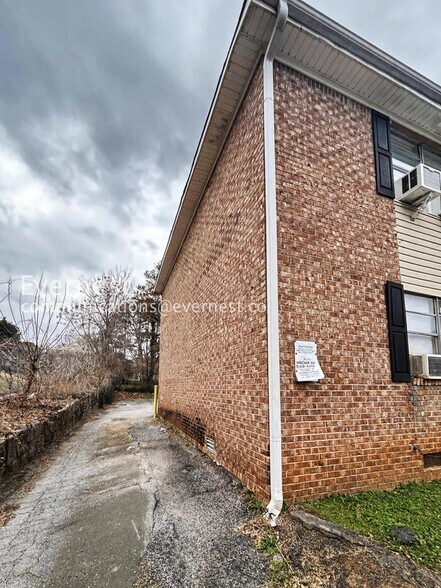 Building Photo - 4527 Glade Rd