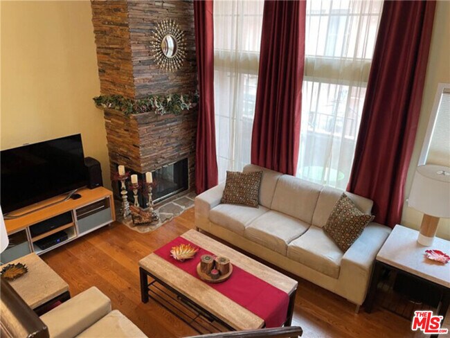 Building Photo - 7320 Balboa Blvd