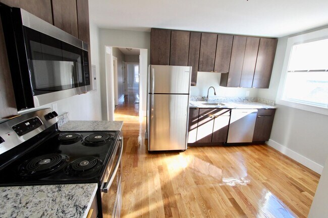 Building Photo - Gorgeous Dorchester 4bed/2ba