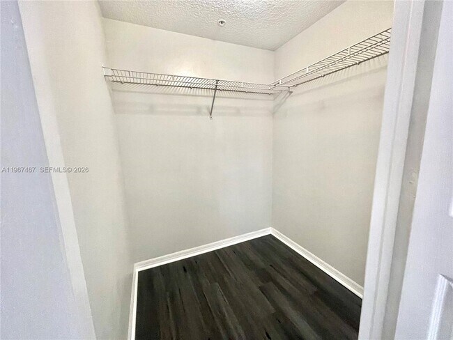 Building Photo - 100 SW 117th Terrace