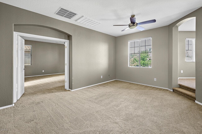Building Photo - 4129 E Clubview Dr