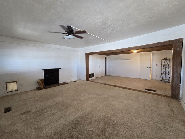 Building Photo - 27633 W Frontage Rd