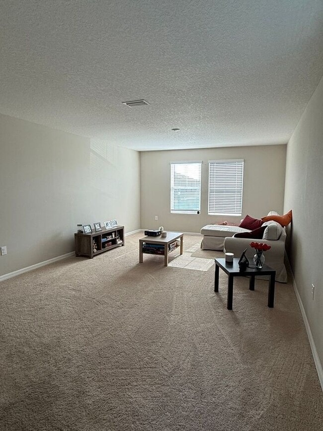 Building Photo - For Rent – Spacious 5-Bedroom Home in Lithia