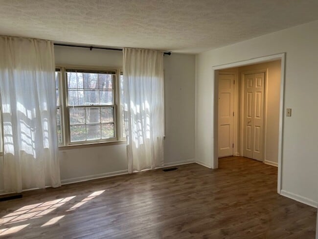 Building Photo - Morganton Rental!