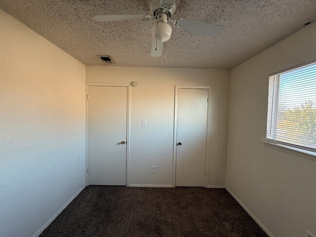 Building Photo - 1021 Pleasant Valley Ln