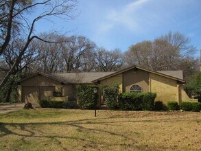 Building Photo - 1095 Palm Ct