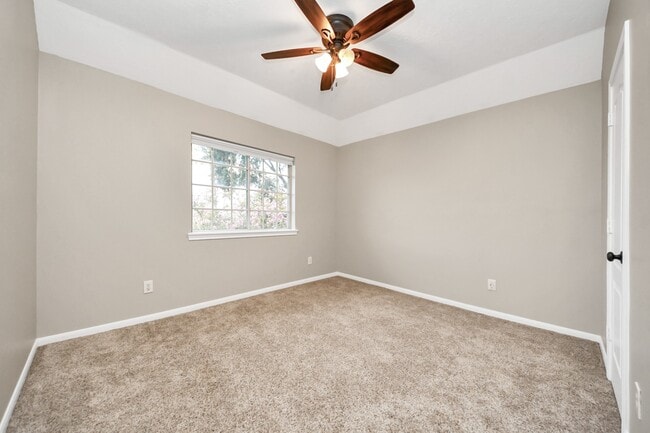 Building Photo - 2405 Guilbeau Ln
