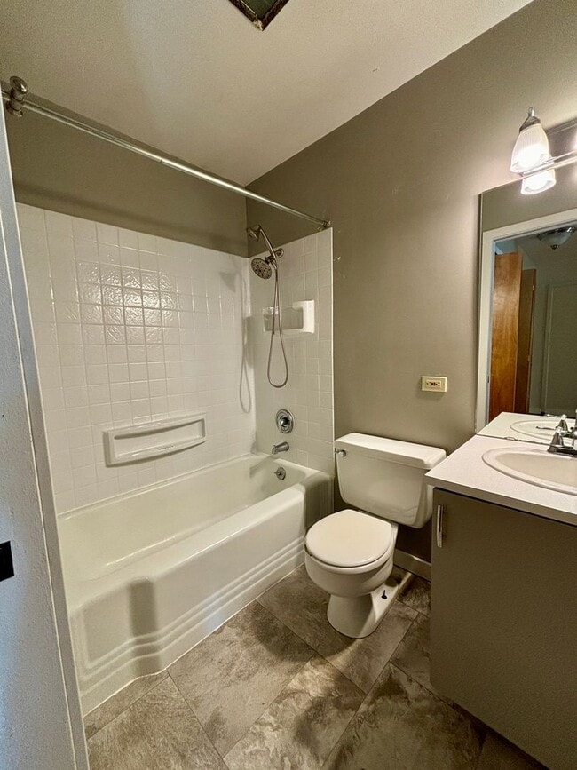 Building Photo - Pet friendly 3 bed, 2 bath Duplex - next to park, quiet neighborhood!