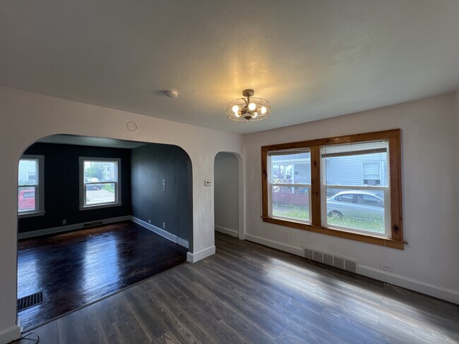 Building Photo - 3406 Victory Ave