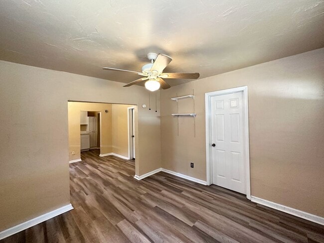 Building Photo - Beautiful 2 Bedroom, 1 Bathroom House in Fifth Avenue Available Now